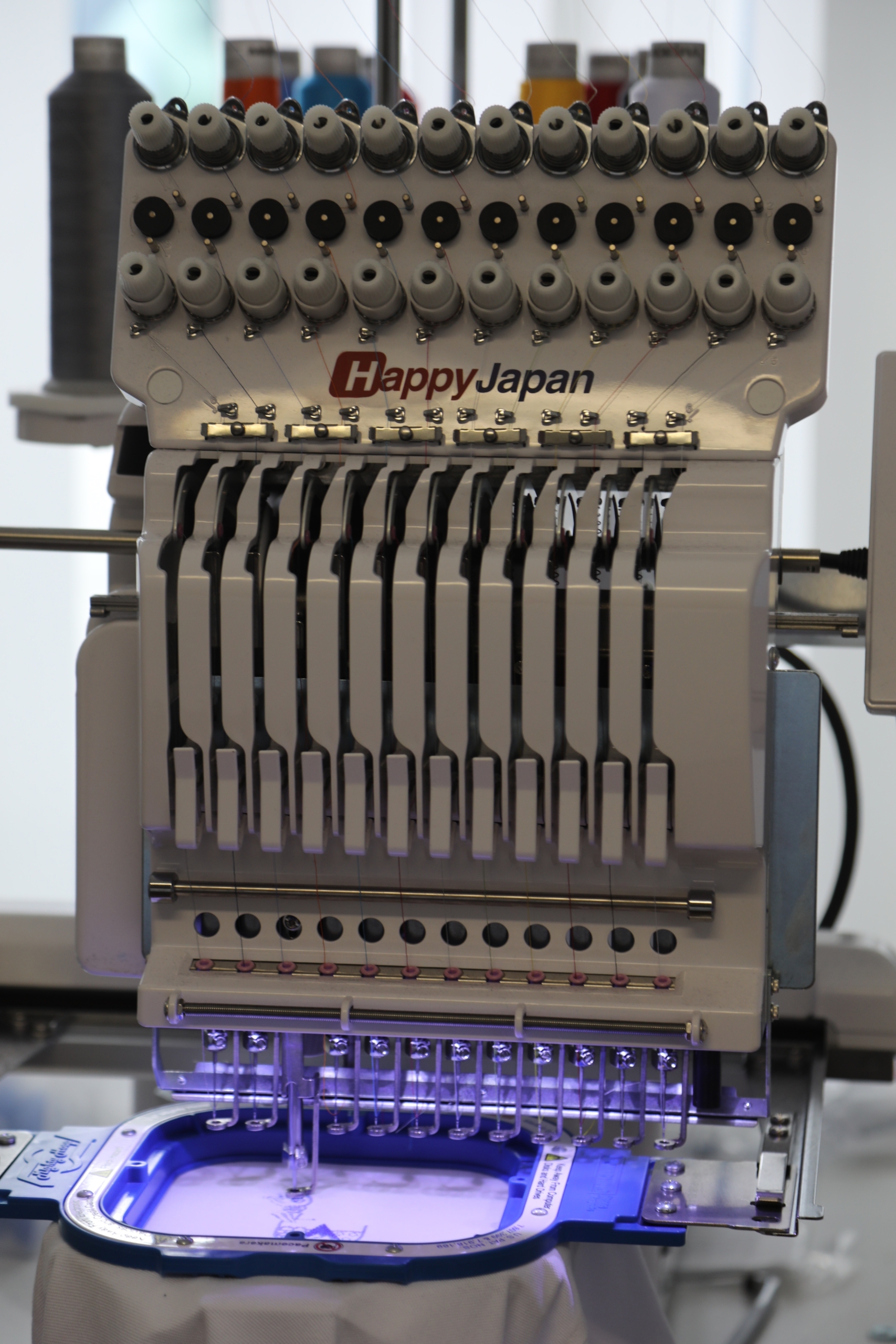 Happy Einkopfstickmaschinen 12 Nadeln scaled